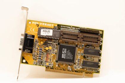 graphics card, semiconductor chip - AMD、次世代GPUでハイエンド市場奪還へ！NVIDIAに挑むチップレット戦略とは？