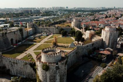 Military drone, Urban drone - ドローン技術最前線:戦場の進化から都市の課題、そして未来へ