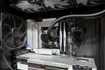 GPU, Chiplet - AMD、次世代GPUでNVIDIA追撃へ！革新チップレット技術でハイエンド市場復帰の兆し
