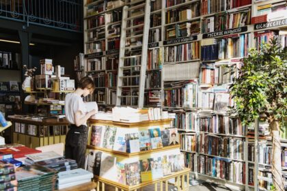 Chinese modern bookstore Upscale bookstore interior - 中国の蔦屋書店、閉店相次ぐ？高級書店の未来を考察