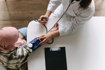 AI cancer treatment - GPT-8で癌治療も夢じゃない？OpenAIサム・アルトマンが明かすAI進化の最前線と4つの壁