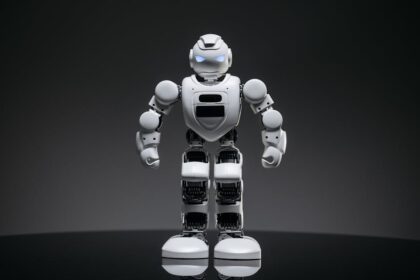 humanoid robot futuristic robot - 宇樹ロボット「衝突騒動」の真相が世界を駆け巡る！AI時代のヒューマノイドはどこへ向かうのか？
