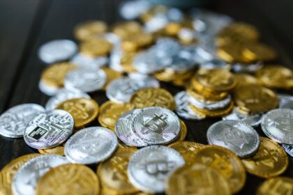 AI investment Hedge fund trading room - 23歳でOpenAI解雇、ヘッジファンドで15億ドルを動かす異端の天才