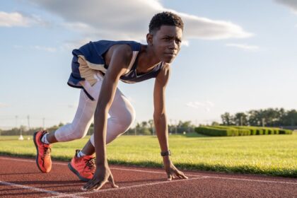 sprinter chinese athlete running - 中国陸上界の新星、劉珝君選手が100mで自己新11秒43！