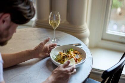 luxury restaurant interior, Michelin star plate - 上海ミシュラン一つ星「EHB」がわずか2年で閉店！平均20万円超の予約困難店に何が？
