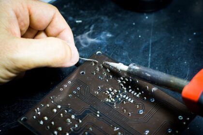 Semiconductor chip Microchip - 中国・成都華微が革新的な40G高速高精度ADCチップを発表