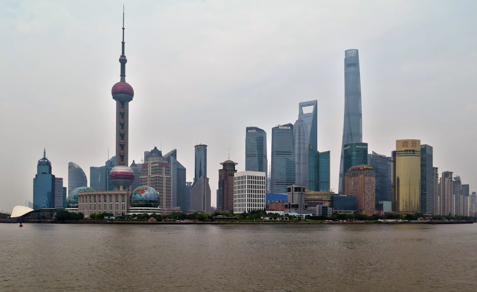 Chinese business meeting, Modern Chinese city landscape - 中国雲南省、約420億円の地域産業ファンド設立！地方経済の未来を牽引