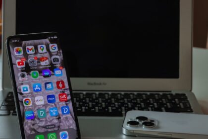 iPhone USB-C iPhone speaker - iPhone Airの独自戦略？iPhone 17標準版との音響・USB-C比較