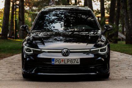 Volkswagen ID.4, Electric Car - フォルクスワーゲンID.4、米国で失速：生産削減と従業員一時帰休の背景
