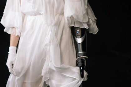 AI healthcare robot Wearable health device - 中国・嘉興市で未来を拓く！AIヘルスケアロボットが柔軟エレクトロニクスの新時代を牽引