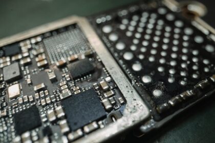 semiconductor chip, lithography machine - SMIC、国産DUV露光装置をテスト開始！5nm製造の可能性で中国半導体産業に新局面