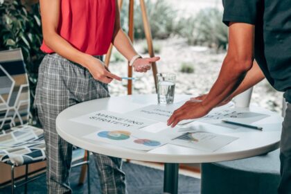 AI startup success data labeling - 37歳でAI億万長者！無名から2.4兆円企業を築いた伝説