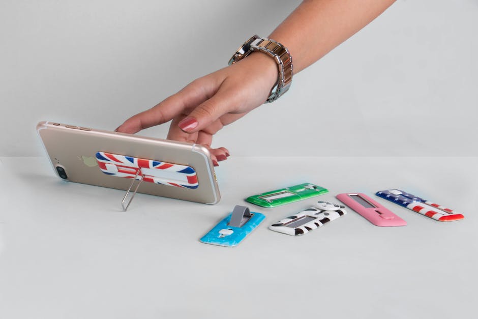 Apple foldable phone futuristic foldable smartphone - Apple、未来を折り畳む！iPhone 18シリーズで折りたたみモデル登場か