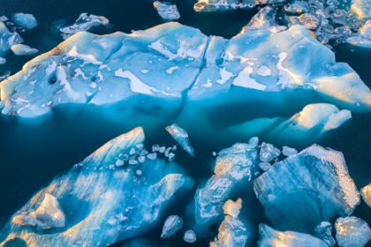 CO2 emissions, melting polar ice - 地球、300万年前のCO2濃度に逆戻りか？温暖化の警鐘