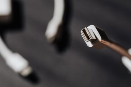 USB vs LAN cable, USB cable overheating - なぜ？USBケーブルは熱くなるのに、LANケーブルは冷たいままなのか