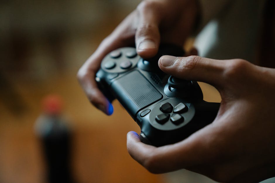 handheld game console, PS5 controller - PS5『デモンズソウル』新モードが示唆する、ソニー新型携帯ゲーム機の可能性