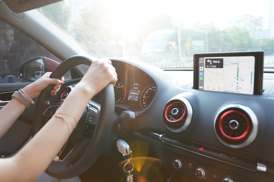 driverless car China highway, sleeping driver EV - 中国で衝撃映像！運転支援システム過信、時速120km走行中に運転席無人で爆睡か