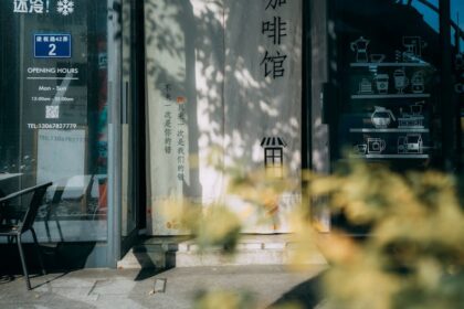 Chongqing alley cafe Hidden Chinese alley coffee shop - 中国・重慶の路地裏に咲く、看板なきカフェ「一根魚」の奇跡