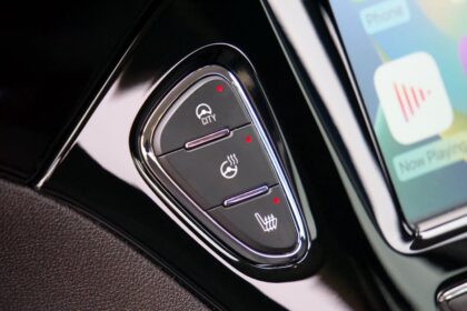 autonomous electric car AI car interface - 江鈴「羿馳06」が百度Apolloと新時代へ!未来のスマートモビリティを再定義
