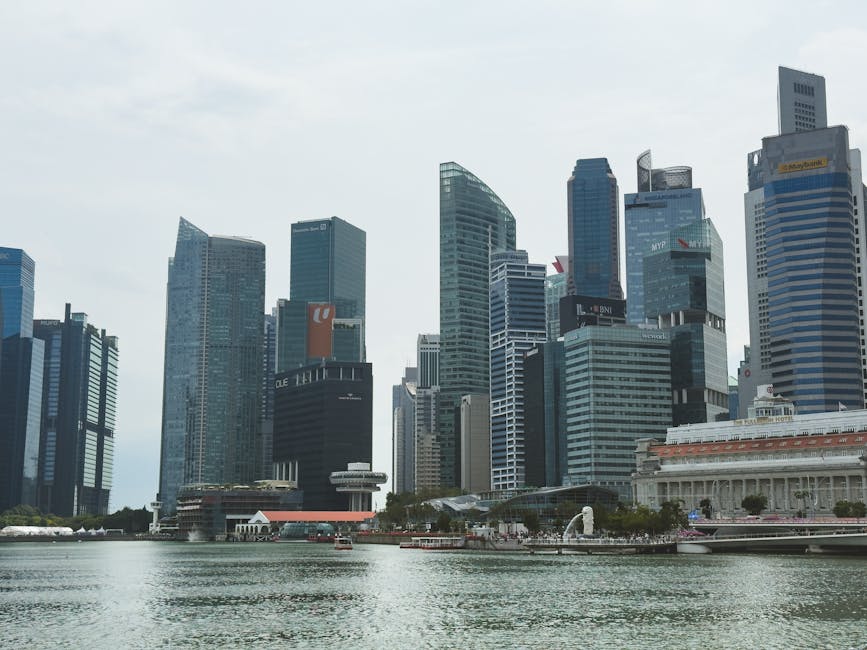 Tokyo cityscape Singapore business district - シンガポールCLI新ファンド、6.5億ドル超調達!日本不動産にも注目