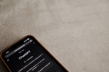 Chinese AI app interface mobile app growth chart - 中国AIアプリ週活WAUランキング：ByteDance「豆包」が圧倒的首位！Ant Groupも躍進