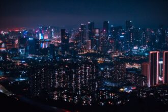 Chinese skyscrapers - 中国不動産大手「万科A」債券戦略を調整！金利3.98%据え置きで市場注目