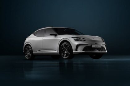 Huawei EV car Sleek electric SUV - ファーウェイ系EVブランド「智界」が快進撃！3ヶ月連続1万台超え、新型S7・R7好調でMPV投入へ