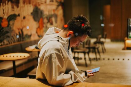 Chinese smartphone, Smartphone repair shop - Huawei似スマホでサービス拒否!? 中国で炎上「鼎橋M40」の深層