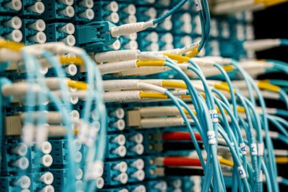 AI semiconductor Fiber optic data center - AI特需で時価総額3.3兆円超！中国・天孚通信、香港IPOへ