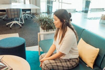 Modern Chinese furniture, Chinese business investment - 中国家具市場に巨額投資！美的集団創業者子息、何剣鋒氏の「逆張り」戦略