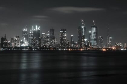 Mumbai satellite view Mumbai modern skyline - 衛星から見たインドのメガシティ「ムンバイ」の魅力：上海に追いつけ追い越せ！