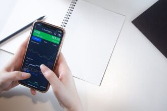 AI technology Stock market chart - 中国AI大手BlueFocus、香港IPO再挑戦!激動の市場でA+H上場へ