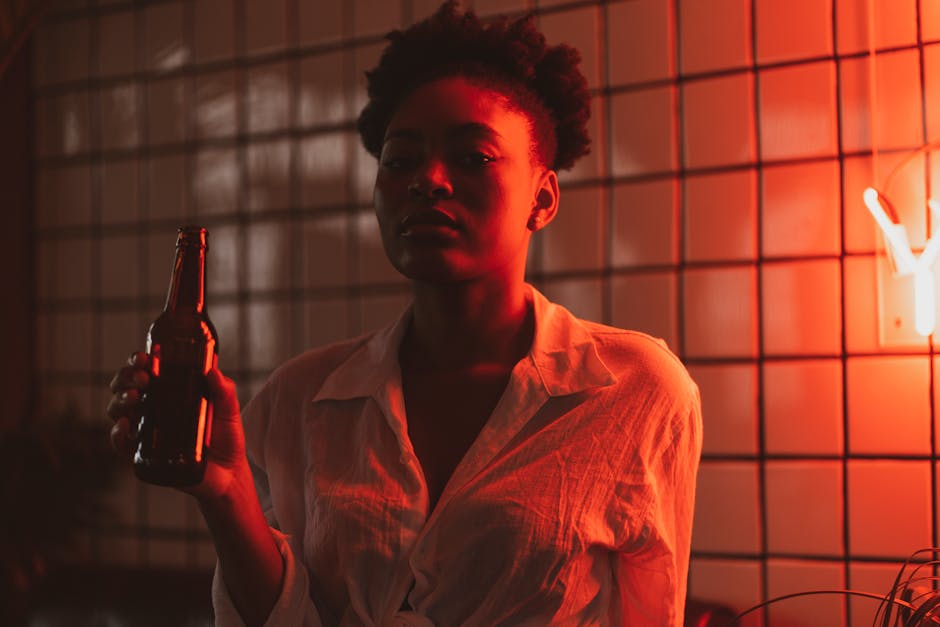 young woman craft beer relaxed woman drinking beer - 「微醺女子」が牽引！中国老舗ビールが茶ビールで純利益24倍、IPO申請へ