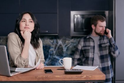 Transparent kitchen Business financial stress - 中国人気ファストフード「老郷鶏」：透明経営の光と影、IPOの苦境