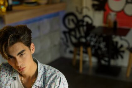 Fashion brand backlash Chinese social media outrage - Dior新スタイルが中国SNSで炎上！「社畜を嘲笑か」と物議