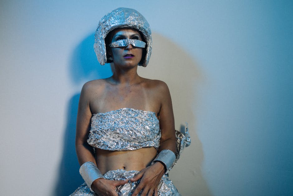 Sci-fi fashion model Futuristic female portrait - 『剣星』イヴのモデル、シン・チェウンさんの魅惑的オフショットが話題に！