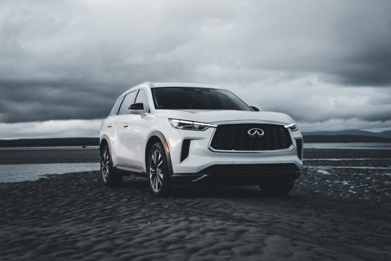 Off-road SUV Luxury SUV interior - オフロードSUVが大大変身!ゴツゴツ振動とサヨナラ、長距離旅行も超快適に