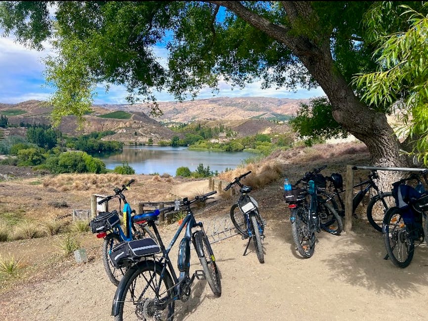 New iPhone unboxing Happy person with new iPhone - iPhone紛失から2TBモデルへ無償アップグレード！AppleCare+加入者がまさかの棚ぼた体験