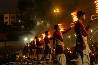 Passing the torch ceremony - 2026年「春晩」でフェイ・ウォンが伝説のバトン継承：李谷一との感動的な世代交代