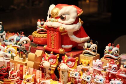 Chinese ink wash horse Chinese wobbly horse figurine - 斉白石の奔馬が「よれよれ」仔馬に！？中国で話題の文創「馬濸濸」とは