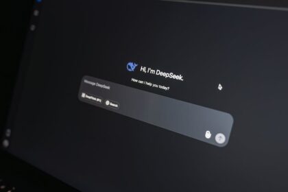 Chinese New Year AI AI chatbot screen - 騰訊AI「元宝」が旧正月画像で不適切発言!緊急謝罪