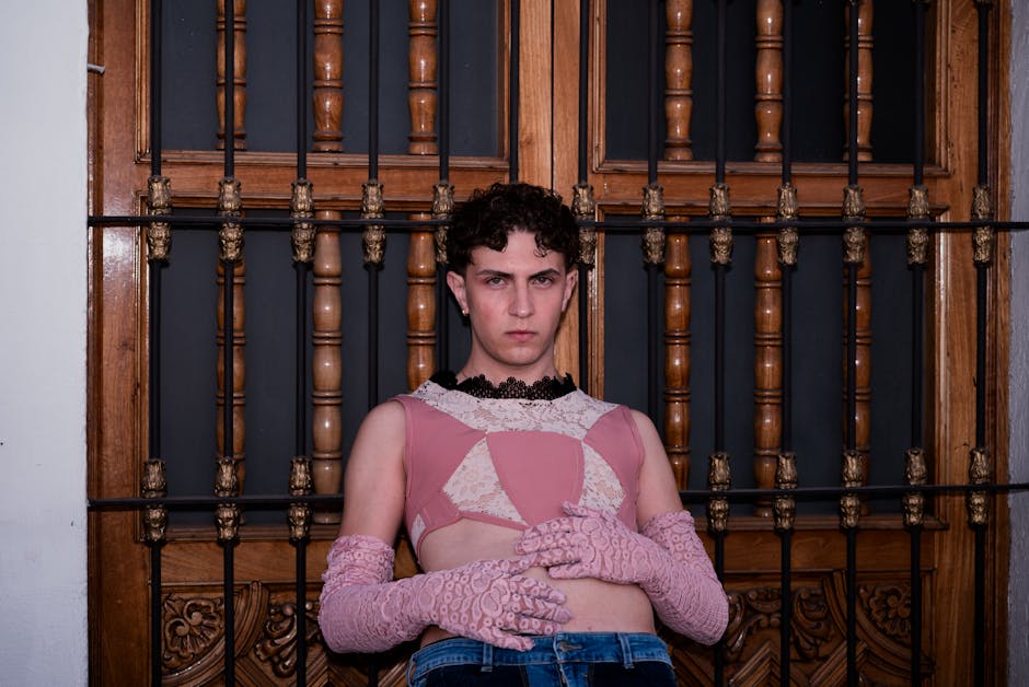 Bold pink street fashion - 「ビアンカ」大胆ピンクコーデで登場!ストリートファッションの真意は?