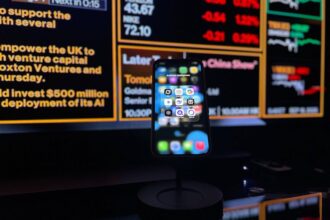 artificial intelligence brain digital finance growth - AI.comが約100億円で売却！未来への巨額投資の背景