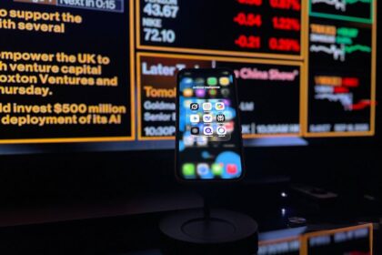 artificial intelligence brain digital finance growth - AI.comが約100億円で売却！未来への巨額投資の背景