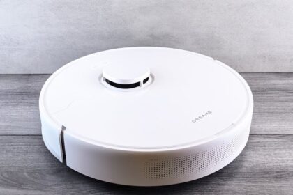 Futuristic robot vacuum Smart home cleaning - Roborock、新特許で家庭清掃を再定義！次世代ロボットが実現する高効率時代