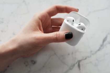 transparent earbud case hand gesture earbuds - Samsung Galaxy Buds4シリーズ登場!透明ケース&AIジェスチャーで新体験