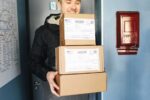 delivery man China package delivery China - 中国物流大手SF Express、配達員に2億元（約40億円）支給！