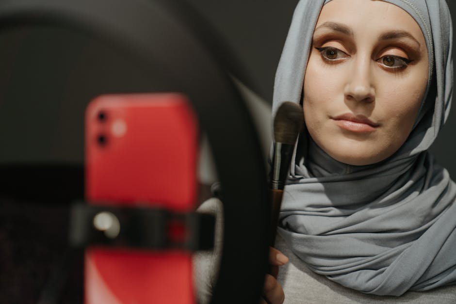 Makeup tutorial Cosmetics business - カイリー・ジェンナーのメイク動画が世界を騒がせたワケ：豊胸告白とビジネス手腕