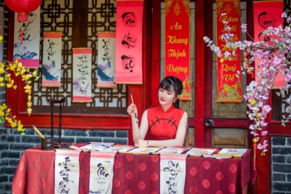 Chinese calligraphy live selling - 75歳女優・劉暁慶、書道ライブ販売で大成功！「福」の字が2万円超え