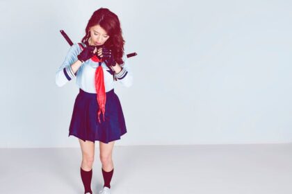 samurai sword, live stream setup - Twitch配信中に日本刀で重傷！落下する刃を素手で掴み腱を切断